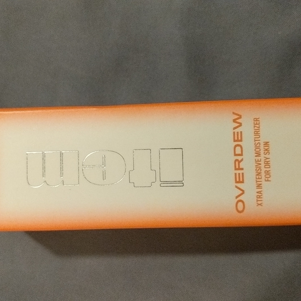 NWT "Item" skin moisturizer